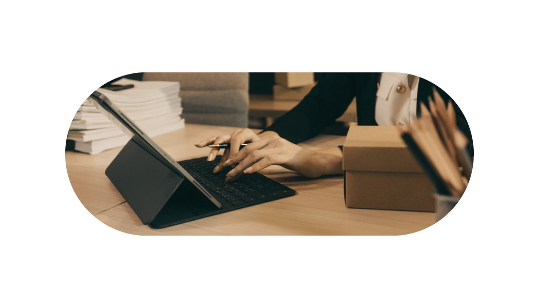 lady_typing_picture